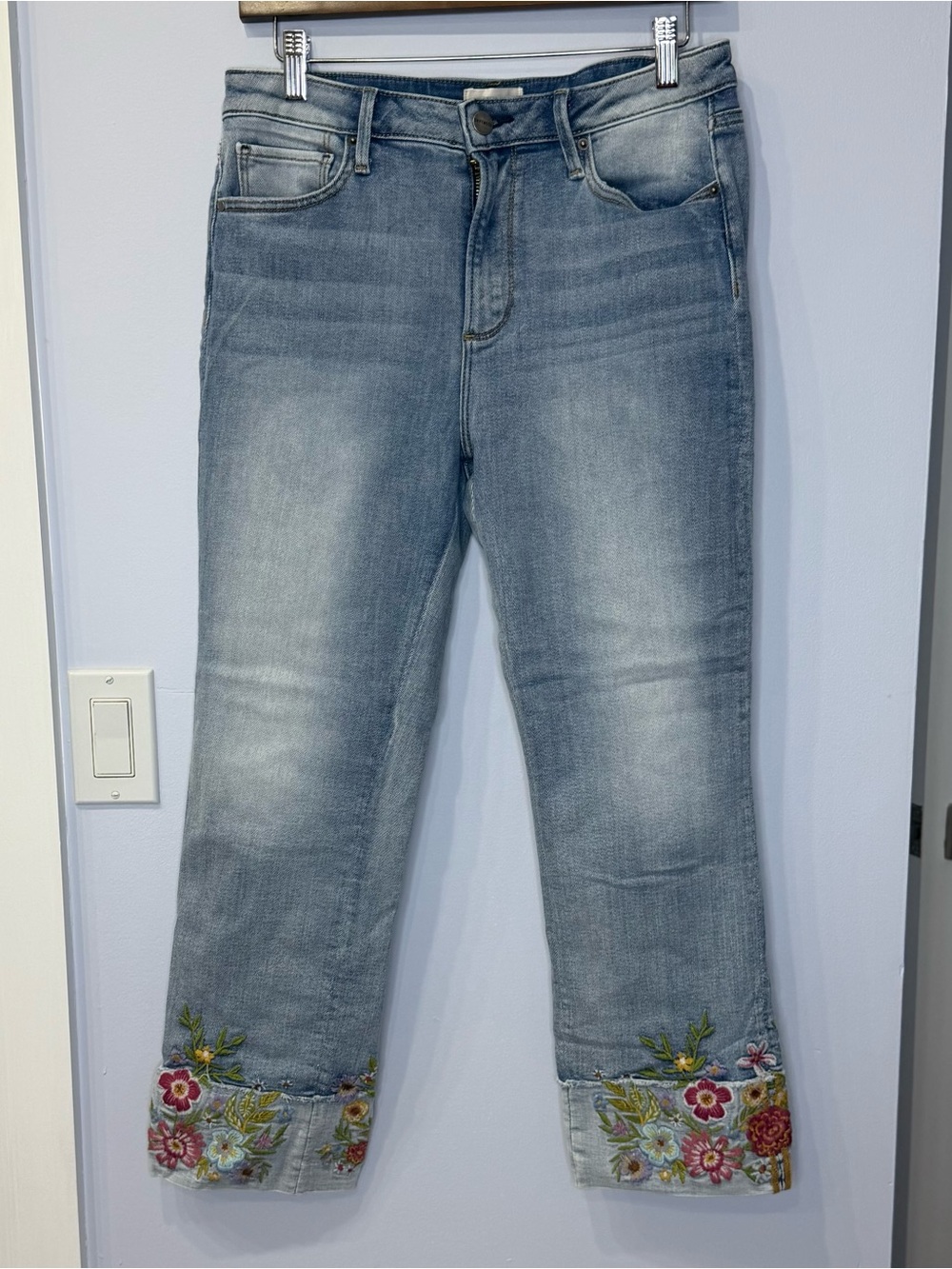 Driftwood Colette floral embroidered jeans. Size 29.  Excellent condition!